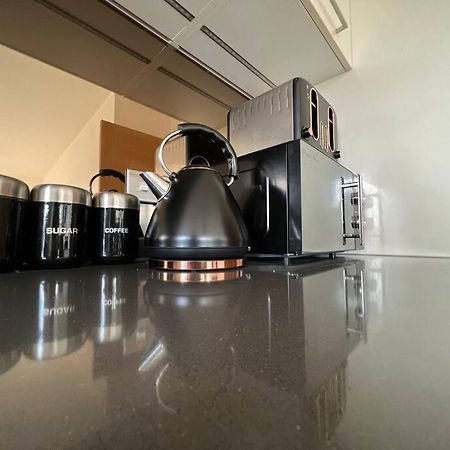 2 Bedroom Modern City Centre Bournemouth Apartment Exteriör bild