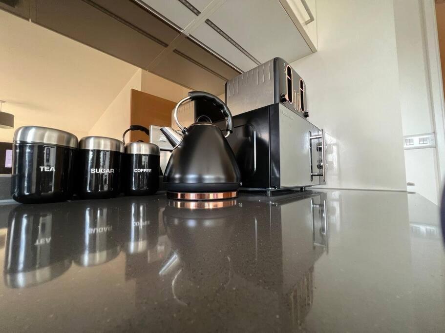 2 Bedroom Modern City Centre Bournemouth Apartment Exteriör bild